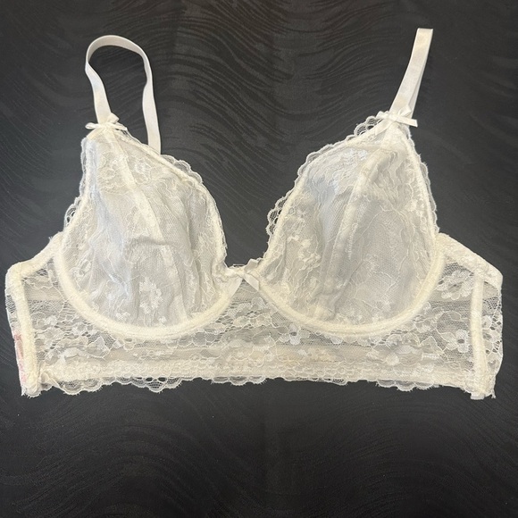 Elegant White Lace Bralette - Picture 3 of 6